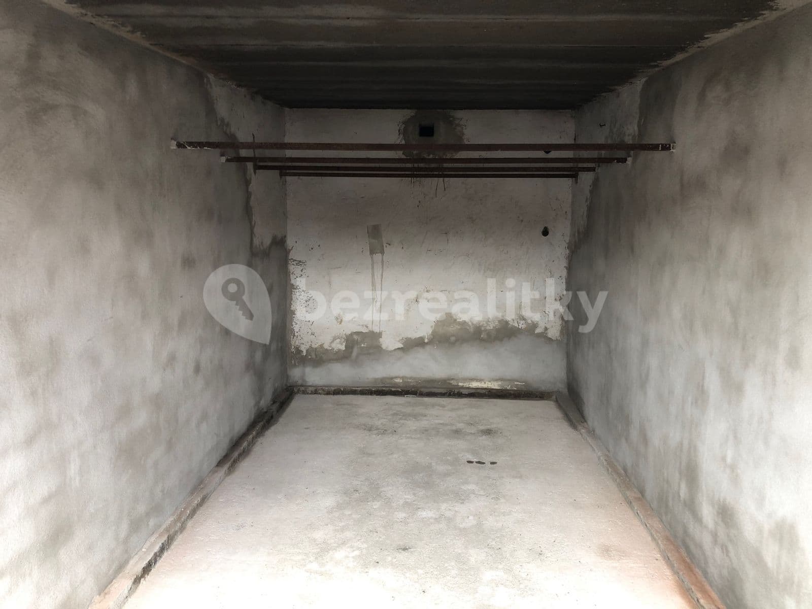 Prenájom garáže 16 m², Novobohdalecká, Praha, Praha Prenájom garáže 16 m², Novobohdalecká, Praha, Praha