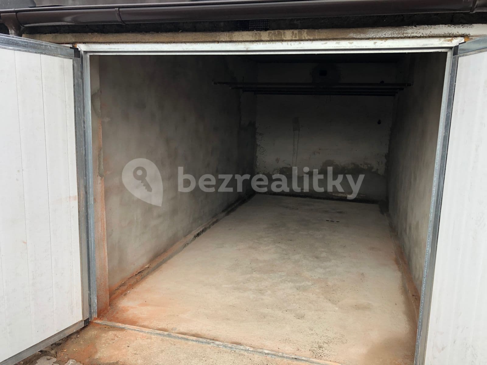 Prenájom garáže 16 m², Novobohdalecká, Praha, Praha Prenájom garáže 16 m², Novobohdalecká, Praha, Praha