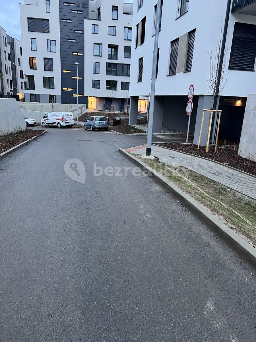 Prenájom garáže 14 m², Praha, Praha Prenájom garáže 14 m², Praha, Praha