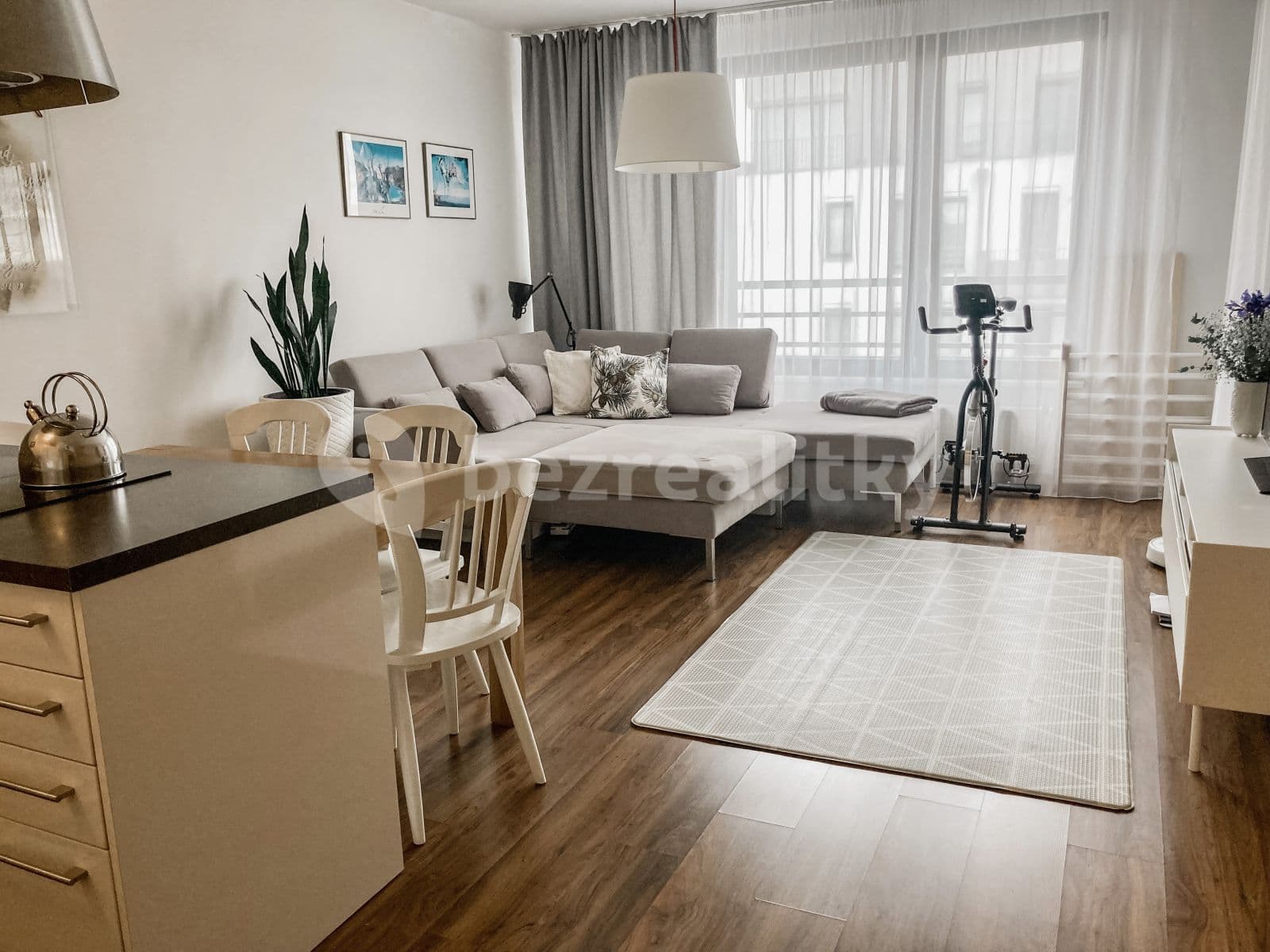 Prenájom bytu 2-izbový 60 m², Sousedíkova, Praha, Praha Prenájom bytu 2-izbový 60 m², Sousedíkova, Praha, Praha