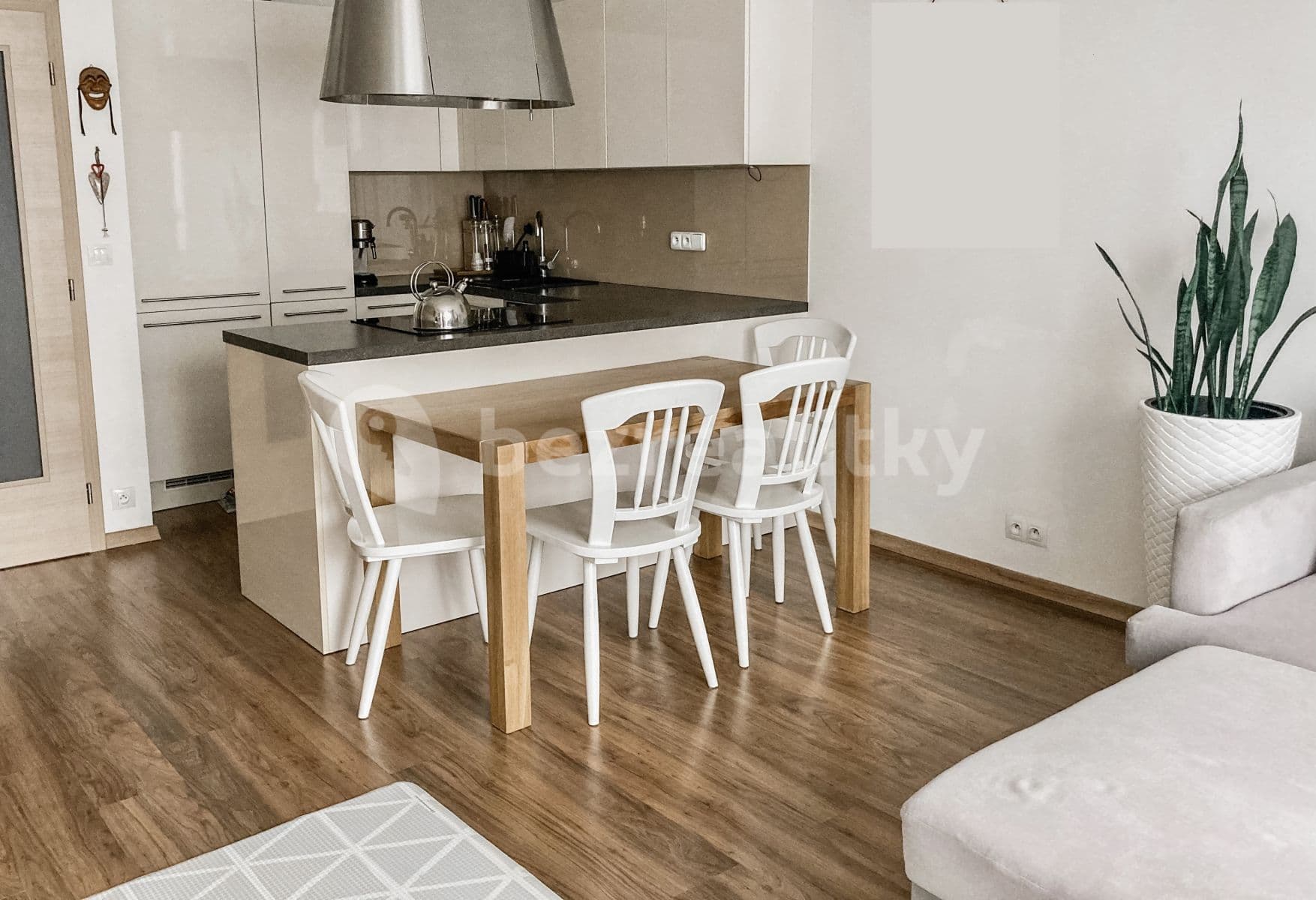 Prenájom bytu 2-izbový 60 m², Sousedíkova, Praha, Praha Prenájom bytu 2-izbový 60 m², Sousedíkova, Praha, Praha