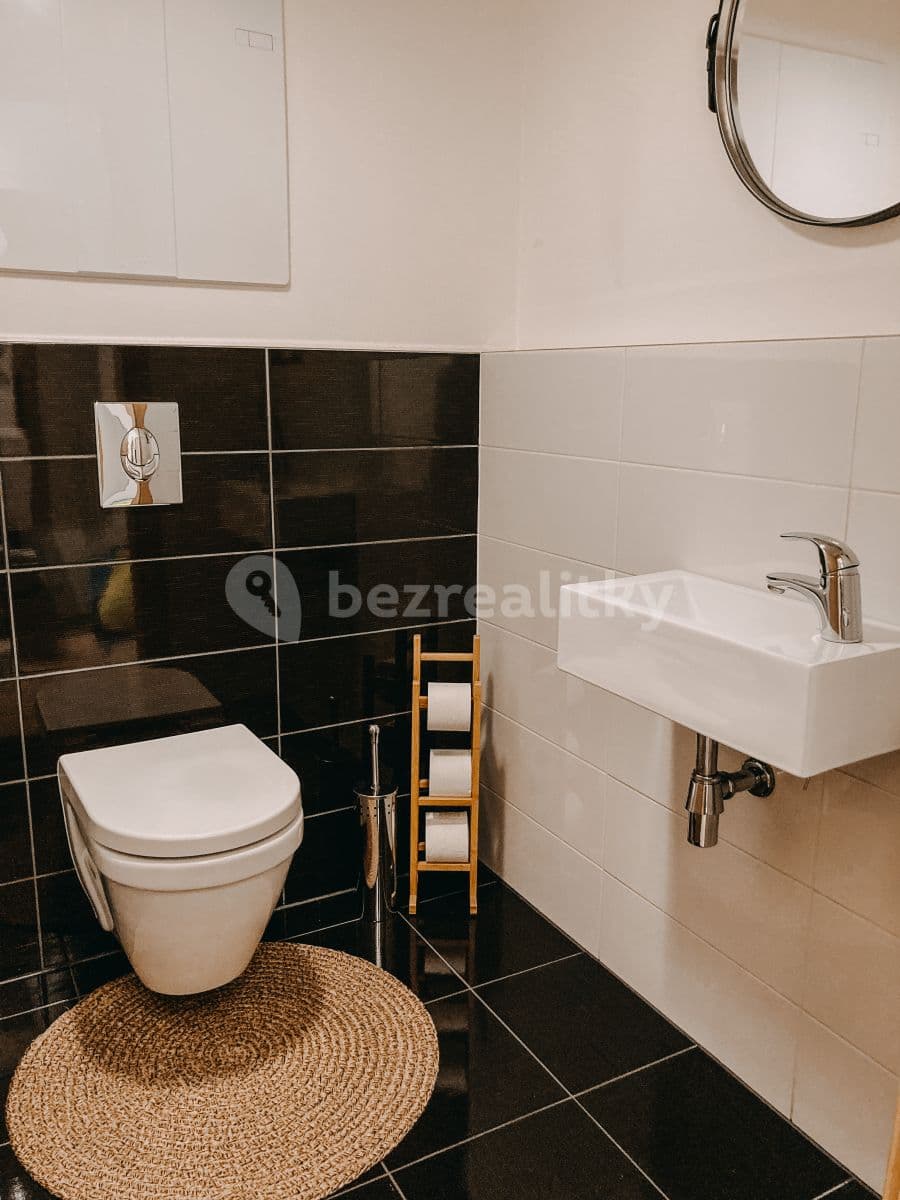 Prenájom bytu 2-izbový 60 m², Sousedíkova, Praha, Praha Prenájom bytu 2-izbový 60 m², Sousedíkova, Praha, Praha