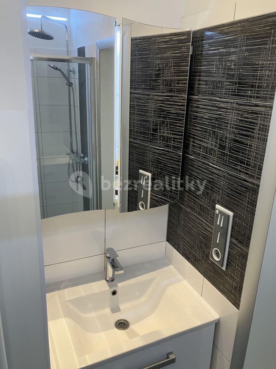 Prenájom bytu 2-izbový 45 m², Thámova, Praha, Praha Prenájom bytu 2-izbový 45 m², Thámova, Praha, Praha