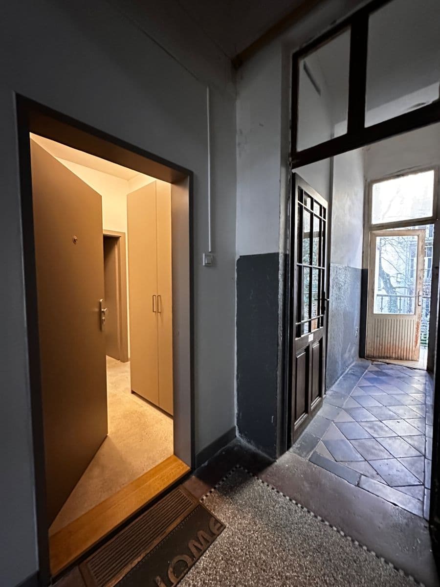 Prenájom bytu 2-izbový 38 m², U Santošky, Praha, Praha Prenájom bytu 2-izbový 38 m², U Santošky, Praha, Praha