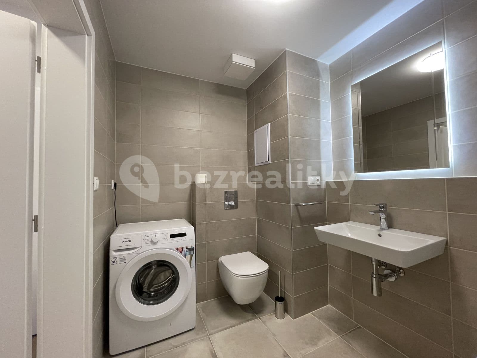 Prenájom bytu 2-izbový 45 m², Galvaniho, Ružinov, Bratislavský kraj Prenájom bytu 2-izbový 45 m², Galvaniho, Ružinov, Bratislavský kraj
