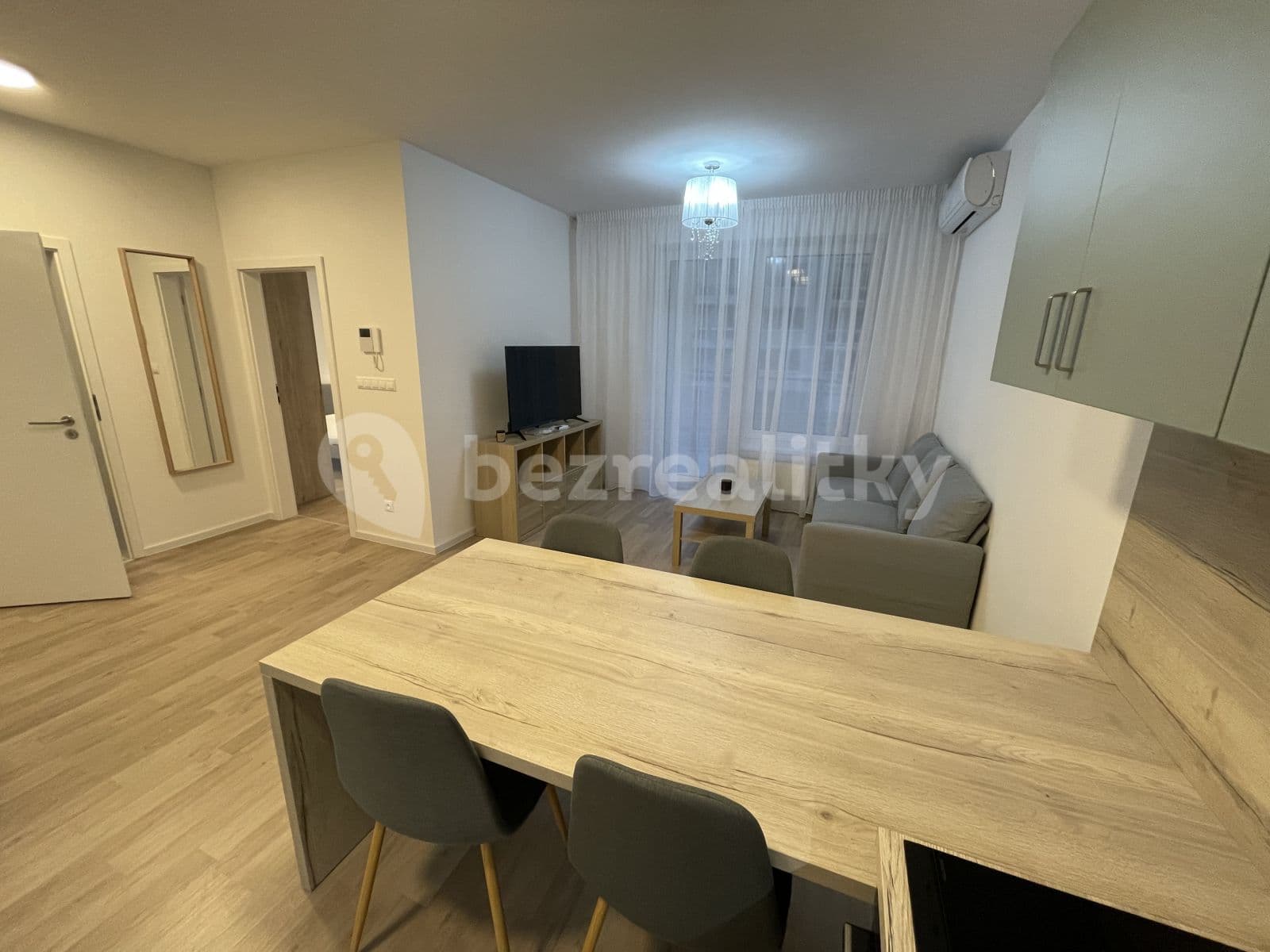Prenájom bytu 2-izbový 45 m², Galvaniho, Ružinov, Bratislavský kraj Prenájom bytu 2-izbový 45 m², Galvaniho, Ružinov, Bratislavský kraj