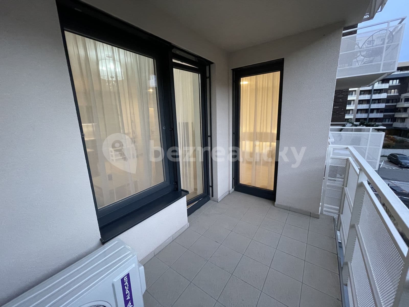 Prenájom bytu 2-izbový 45 m², Galvaniho, Ružinov, Bratislavský kraj Prenájom bytu 2-izbový 45 m², Galvaniho, Ružinov, Bratislavský kraj