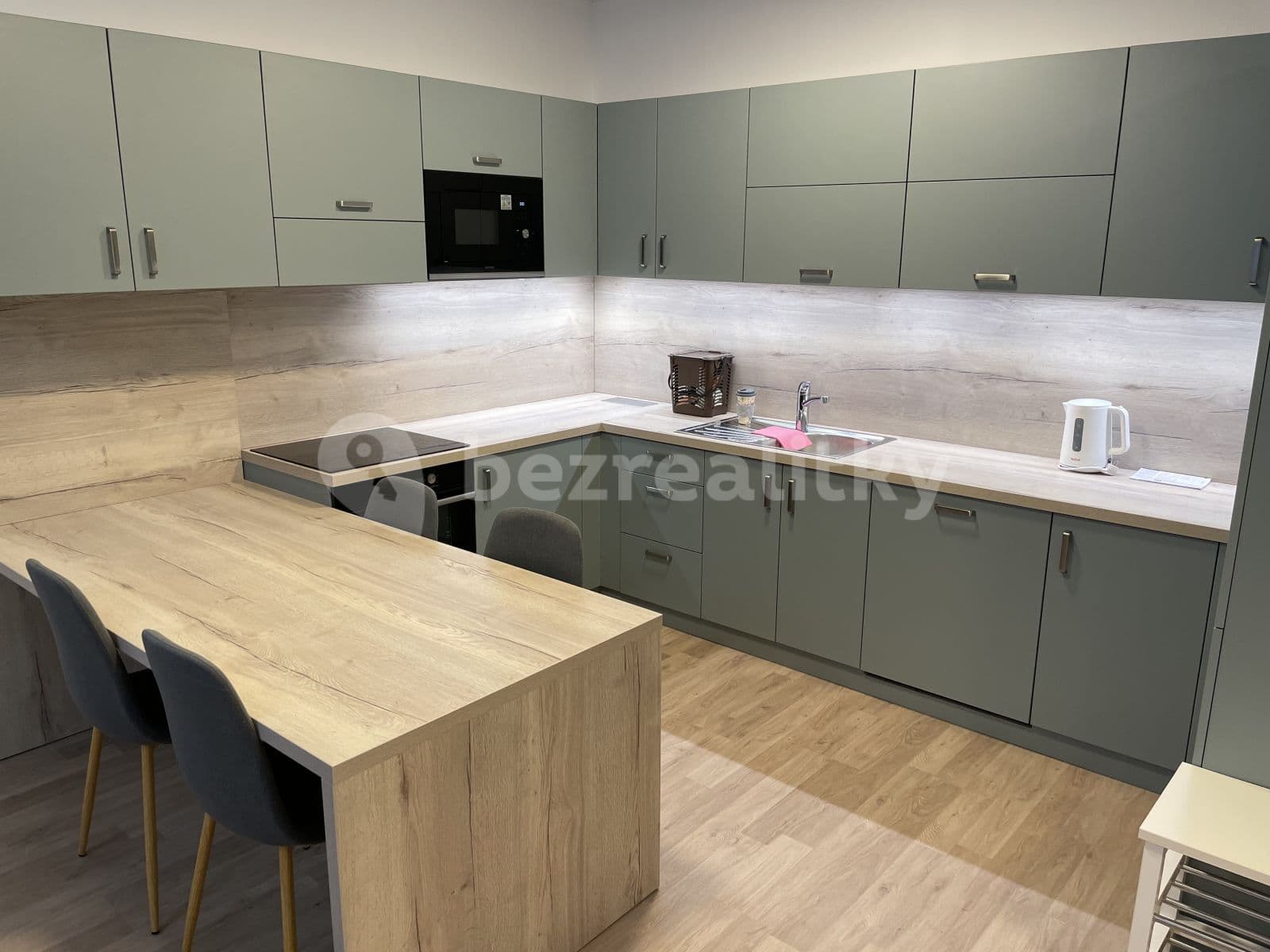 Prenájom bytu 2-izbový 45 m², Galvaniho, Ružinov, Bratislavský kraj Prenájom bytu 2-izbový 45 m², Galvaniho, Ružinov, Bratislavský kraj