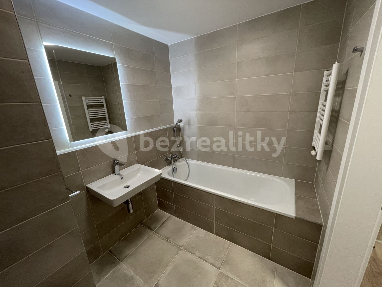 Prenájom bytu 2-izbový 45 m², Galvaniho, Ružinov, Bratislavský kraj Prenájom bytu 2-izbový 45 m², Galvaniho, Ružinov, Bratislavský kraj