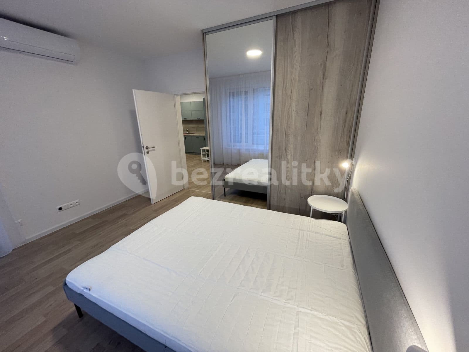 Prenájom bytu 2-izbový 45 m², Galvaniho, Ružinov, Bratislavský kraj Prenájom bytu 2-izbový 45 m², Galvaniho, Ružinov, Bratislavský kraj