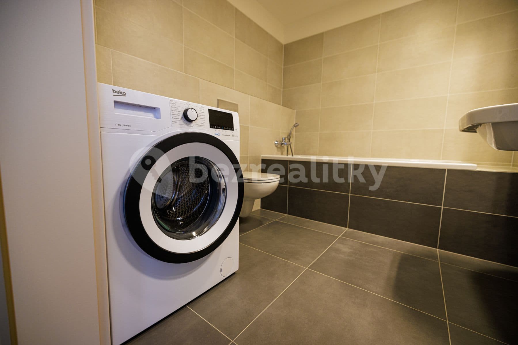 Prenájom bytu 2-izbový 65 m², Praha, Praha Prenájom bytu 2-izbový 65 m², Praha, Praha