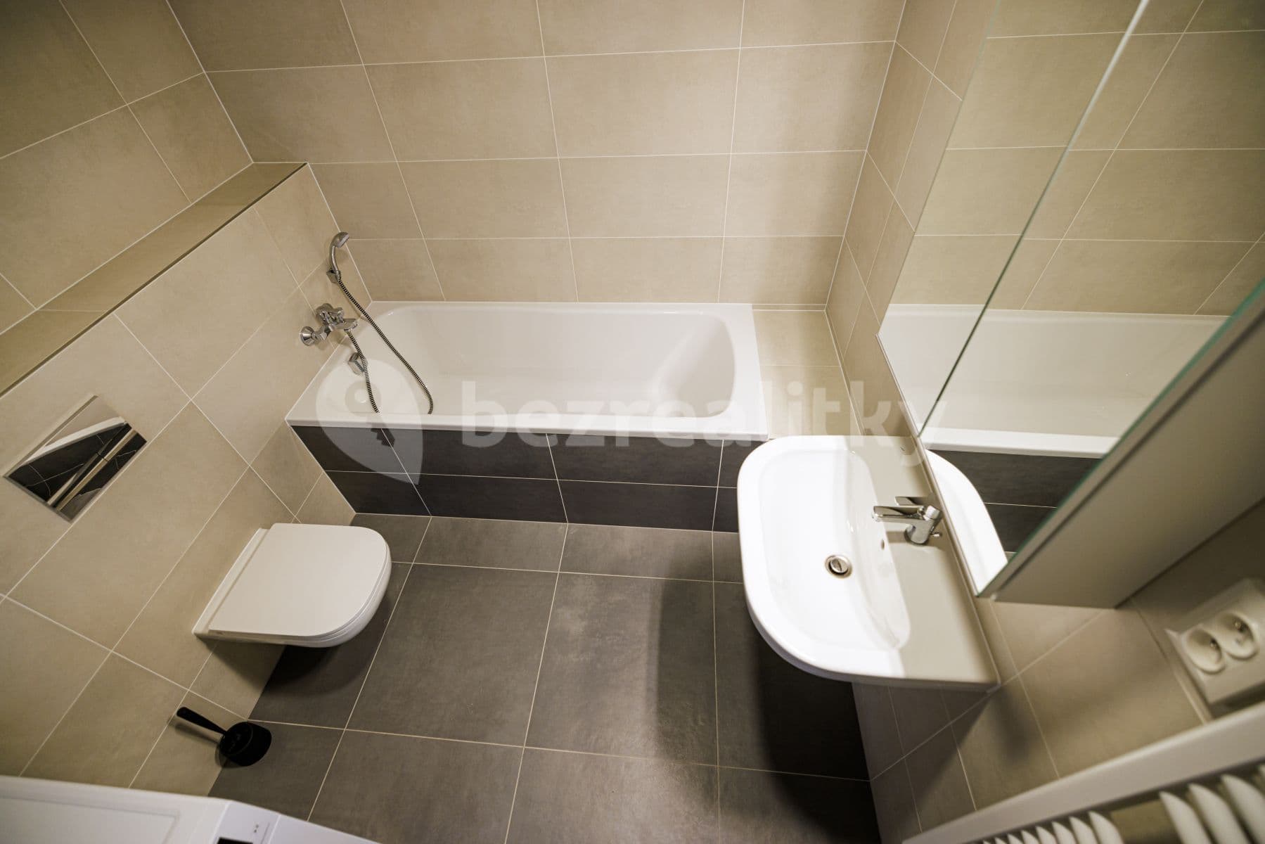 Prenájom bytu 2-izbový 65 m², Praha, Praha Prenájom bytu 2-izbový 65 m², Praha, Praha