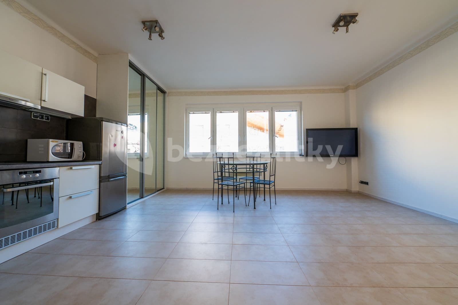 Prenájom bytu 2-izbový 45 m², Osadní, Praha, Praha Prenájom bytu 2-izbový 45 m², Osadní, Praha, Praha