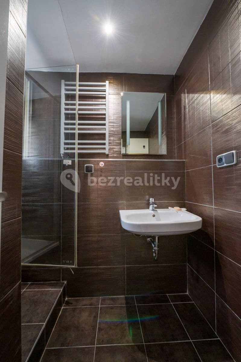 Prenájom bytu 2-izbový 45 m², Osadní, Praha, Praha Prenájom bytu 2-izbový 45 m², Osadní, Praha, Praha