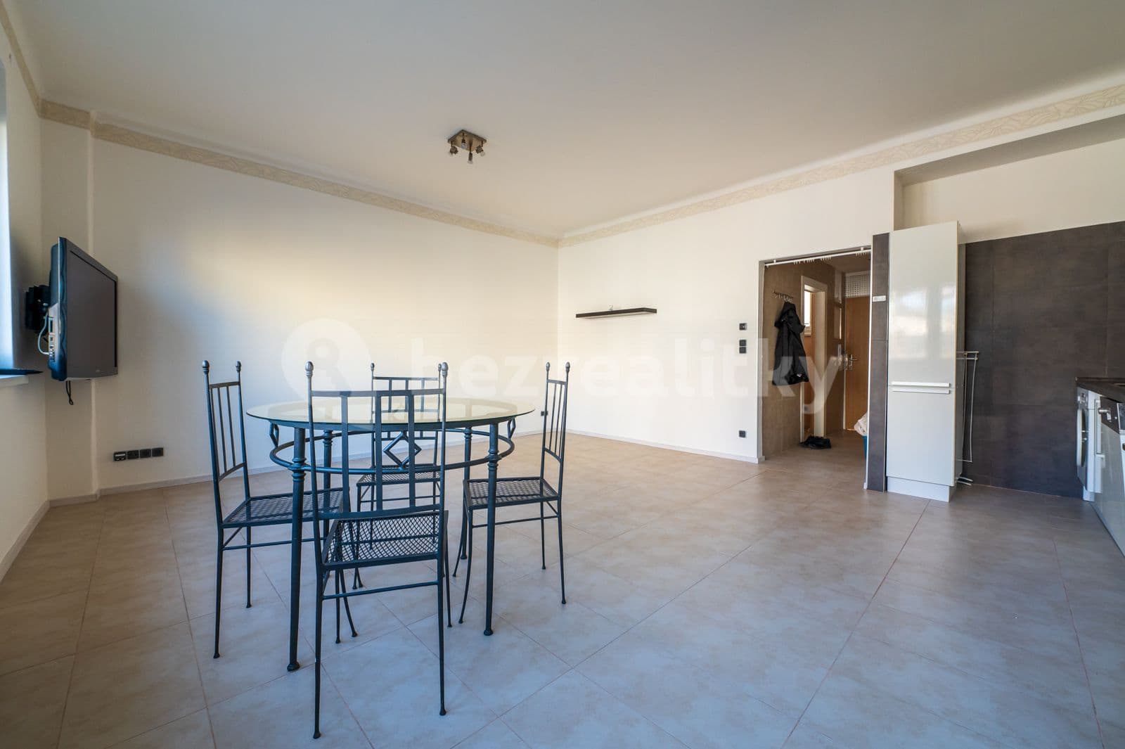 Prenájom bytu 2-izbový 45 m², Osadní, Praha, Praha Prenájom bytu 2-izbový 45 m², Osadní, Praha, Praha