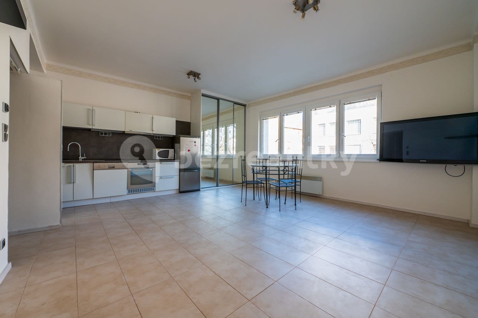 Prenájom bytu 2-izbový 45 m², Osadní, Praha, Praha Prenájom bytu 2-izbový 45 m², Osadní, Praha, Praha