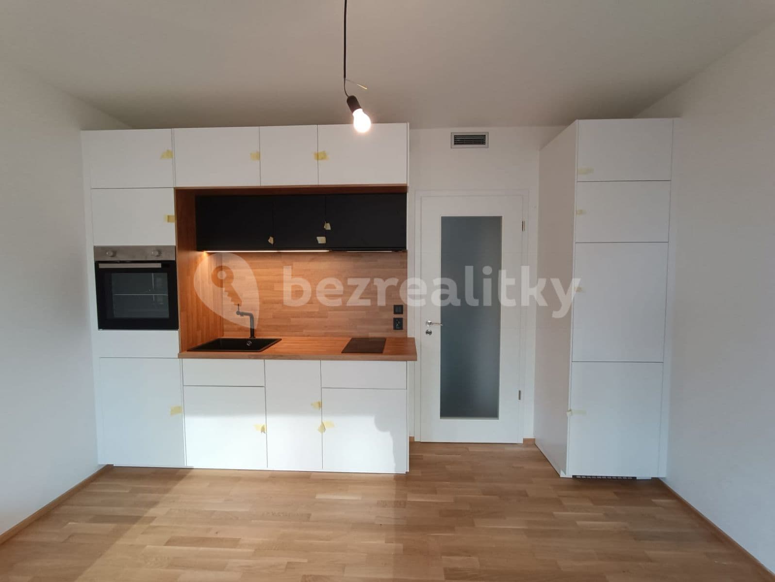 Prenájom bytu 1-izbový 27 m², Mezi Vodami, Praha, Praha Prenájom bytu 1-izbový 27 m², Mezi Vodami, Praha, Praha