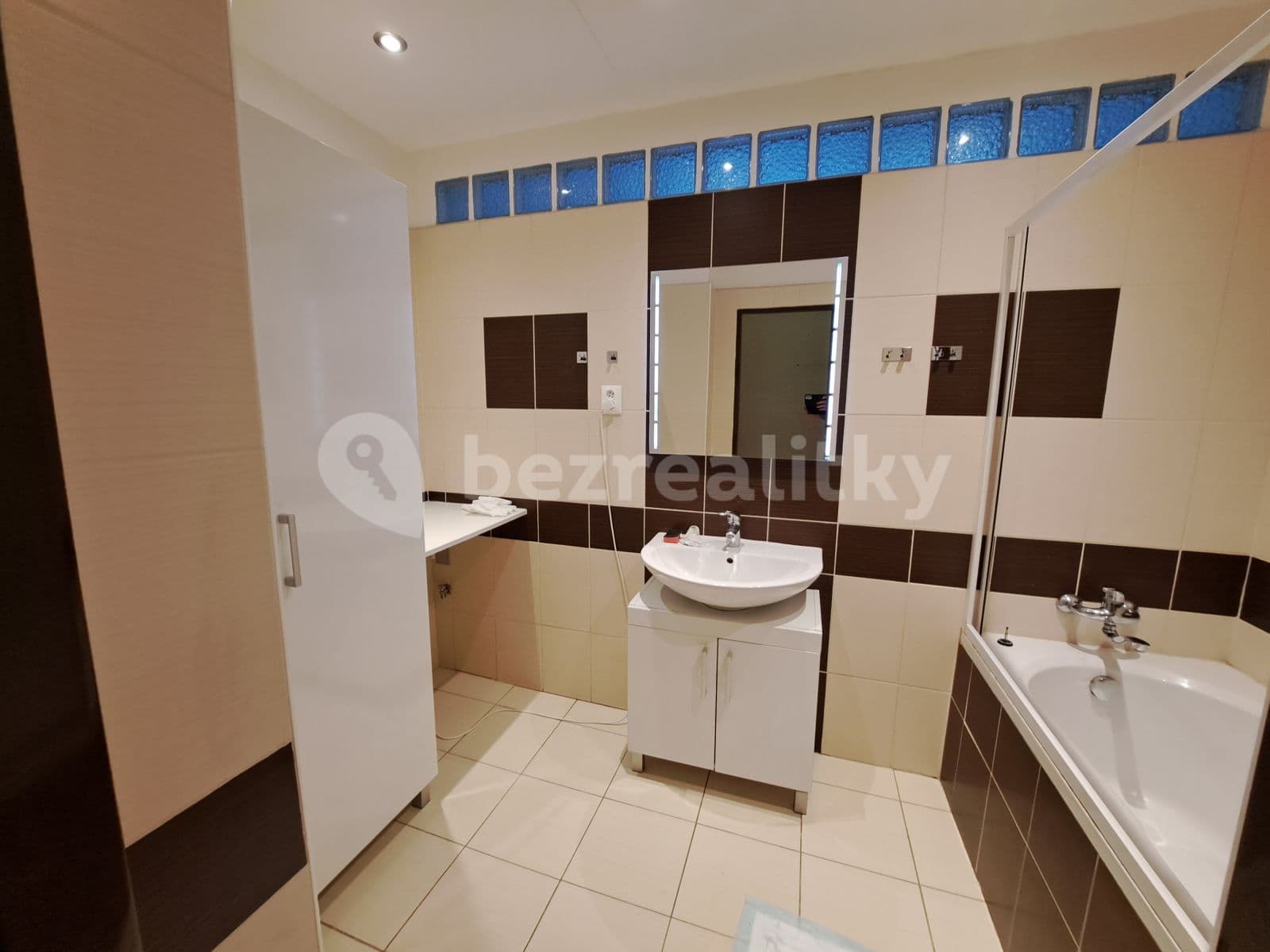 Prenájom bytu 3-izbový 68 m², Opavská, Ostrava, Moravskoslezský kraj Prenájom bytu 3-izbový 68 m², Opavská, Ostrava, Moravskoslezský kraj