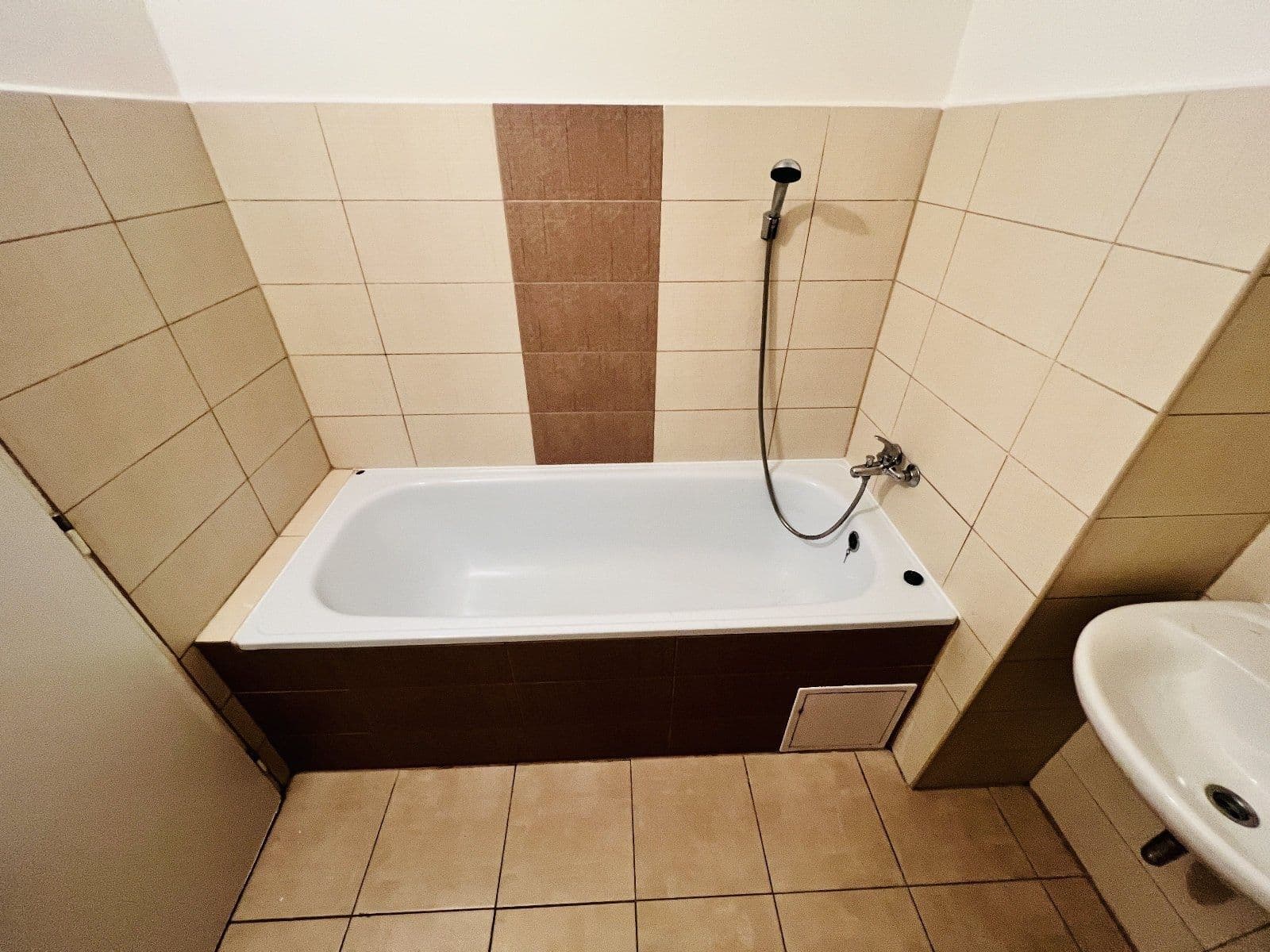 Prenájom bytu 2-izbový 56 m², Jana Nerudy, Hlučín, Moravskoslezský kraj Prenájom bytu 2-izbový 56 m², Jana Nerudy, Hlučín, Moravskoslezský kraj