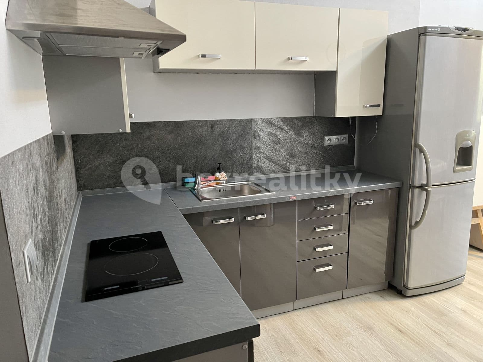 Prenájom bytu 2-izbový 50 m², Andrštova, Praha, Praha Prenájom bytu 2-izbový 50 m², Andrštova, Praha, Praha