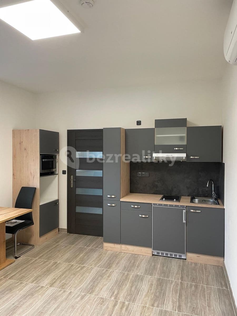 Prenájom bytu 1-izbový 25 m², Podleská, Praha, Praha Prenájom bytu 1-izbový 25 m², Podleská, Praha, Praha