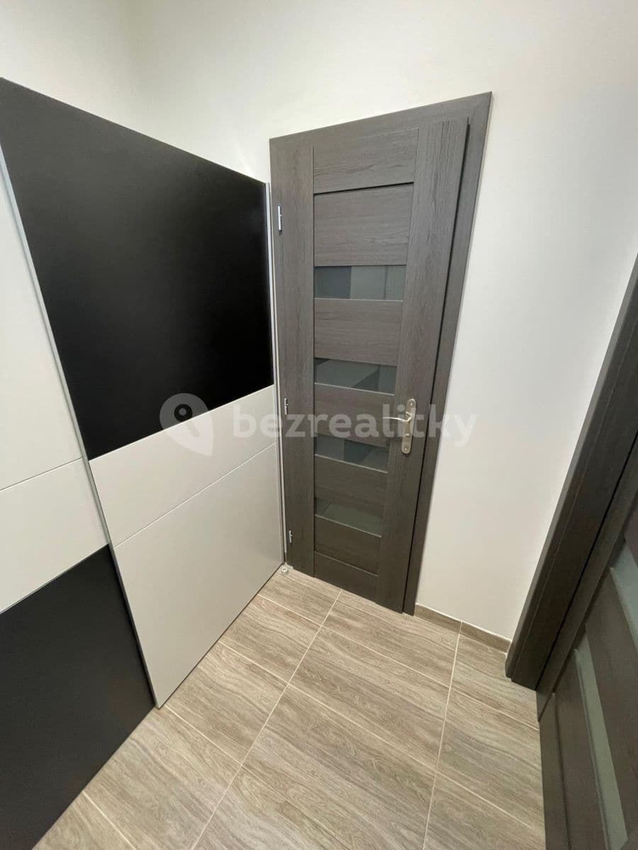 Prenájom bytu 1-izbový 25 m², Podleská, Praha, Praha Prenájom bytu 1-izbový 25 m², Podleská, Praha, Praha