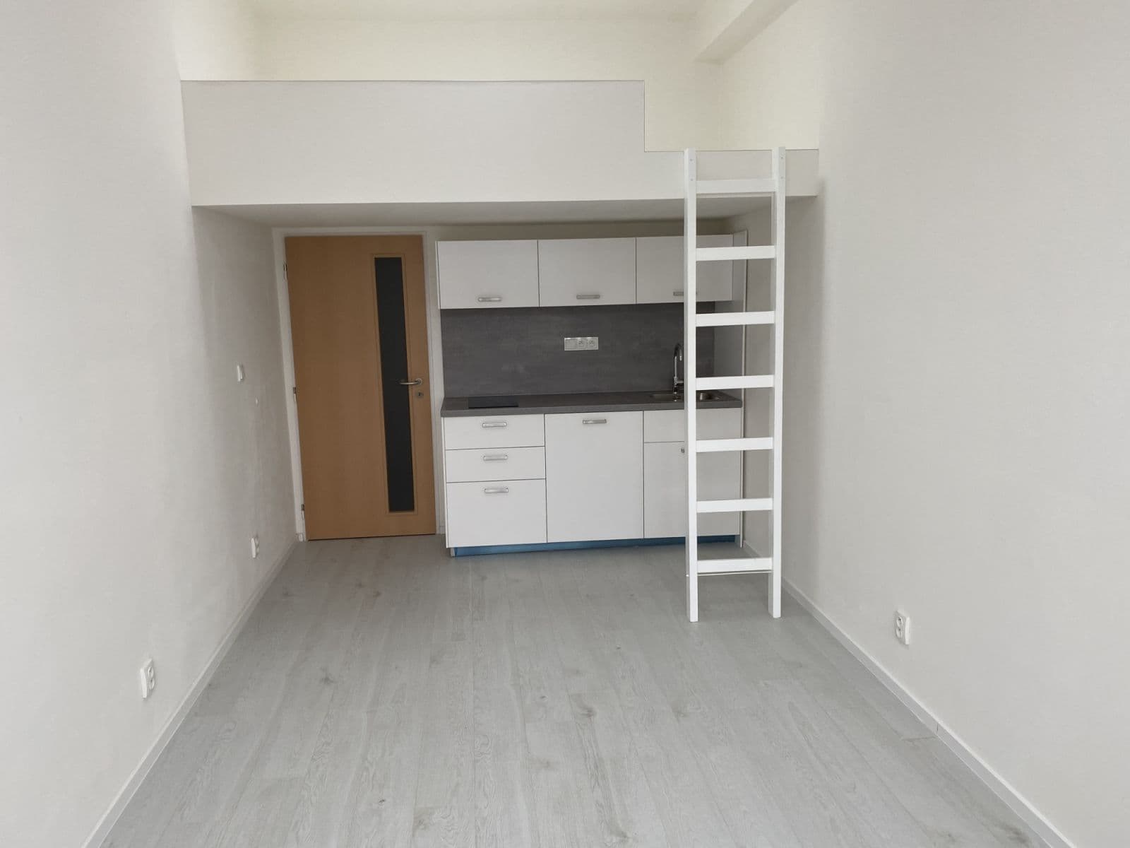 Prenájom bytu 1-izbový 24 m², Hudcova, Brno, Jihomoravský kraj Prenájom bytu 1-izbový 24 m², Hudcova, Brno, Jihomoravský kraj