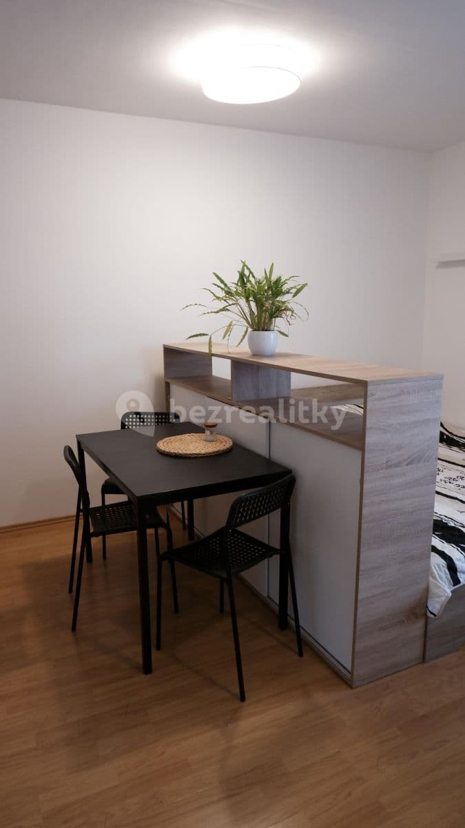 Prenájom bytu 1-izbový 32 m², Božetěchova, Brno, Jihomoravský kraj Prenájom bytu 1-izbový 32 m², Božetěchova, Brno, Jihomoravský kraj