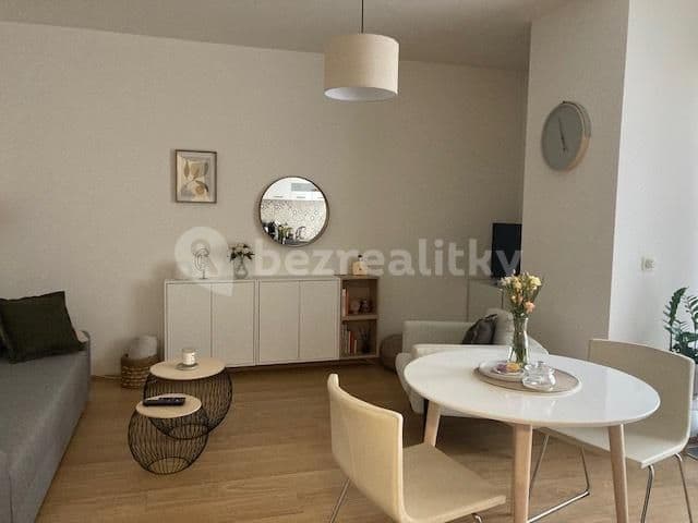 Prenájom bytu 1-izbový 37 m², Mezilehlá, Praha, Praha Prenájom bytu 1-izbový 37 m², Mezilehlá, Praha, Praha