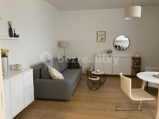 Prenájom bytu 1-izbový 37 m², Mezilehlá, Praha, Praha Prenájom bytu 1-izbový 37 m², Mezilehlá, Praha, Praha
