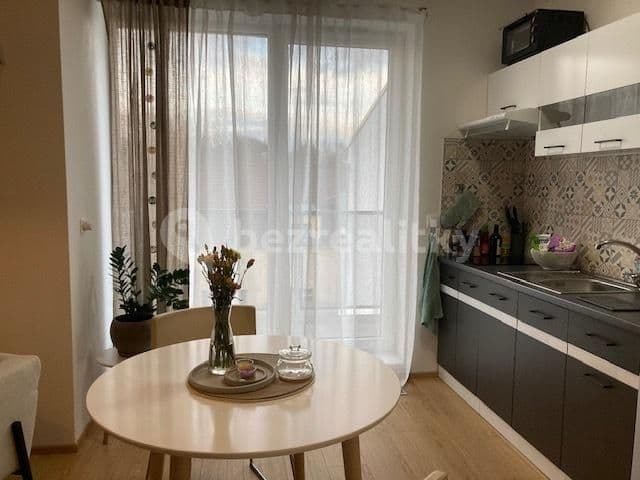 Prenájom bytu 1-izbový 37 m², Mezilehlá, Praha, Praha Prenájom bytu 1-izbový 37 m², Mezilehlá, Praha, Praha