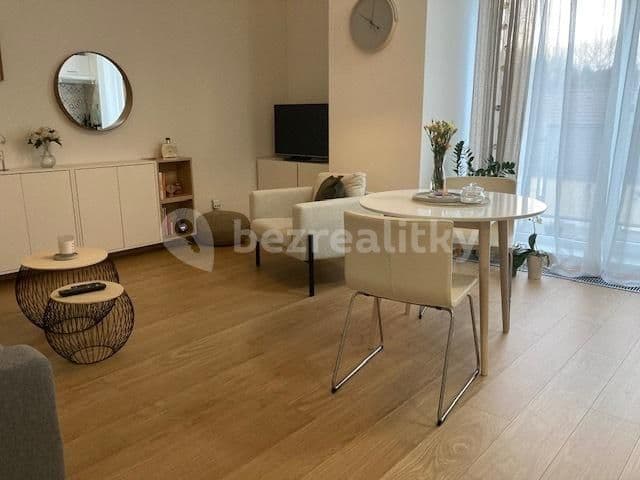 Prenájom bytu 1-izbový 37 m², Mezilehlá, Praha, Praha Prenájom bytu 1-izbový 37 m², Mezilehlá, Praha, Praha