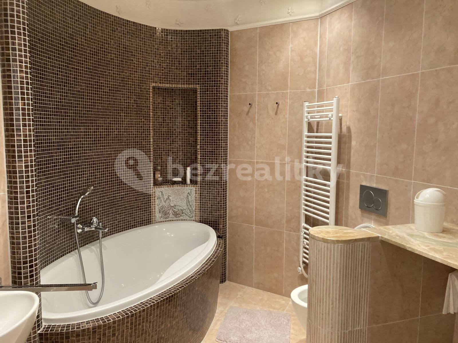 Prenájom bytu 2-izbový 56 m², Vřídelní, Karlovy Vary, Karlovarský kraj Prenájom bytu 2-izbový 56 m², Vřídelní, Karlovy Vary, Karlovarský kraj