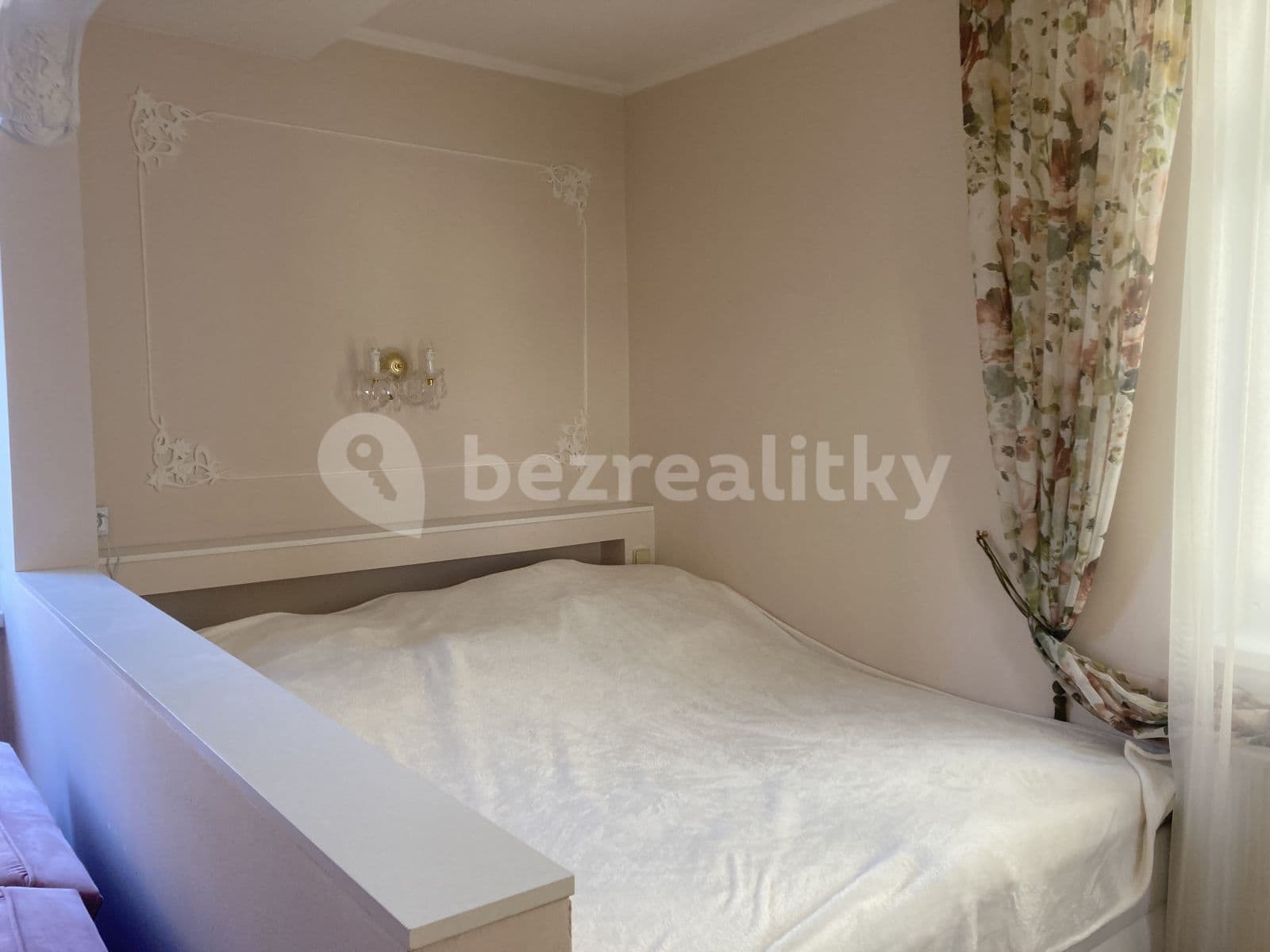 Prenájom bytu 2-izbový 56 m², Vřídelní, Karlovy Vary, Karlovarský kraj Prenájom bytu 2-izbový 56 m², Vřídelní, Karlovy Vary, Karlovarský kraj