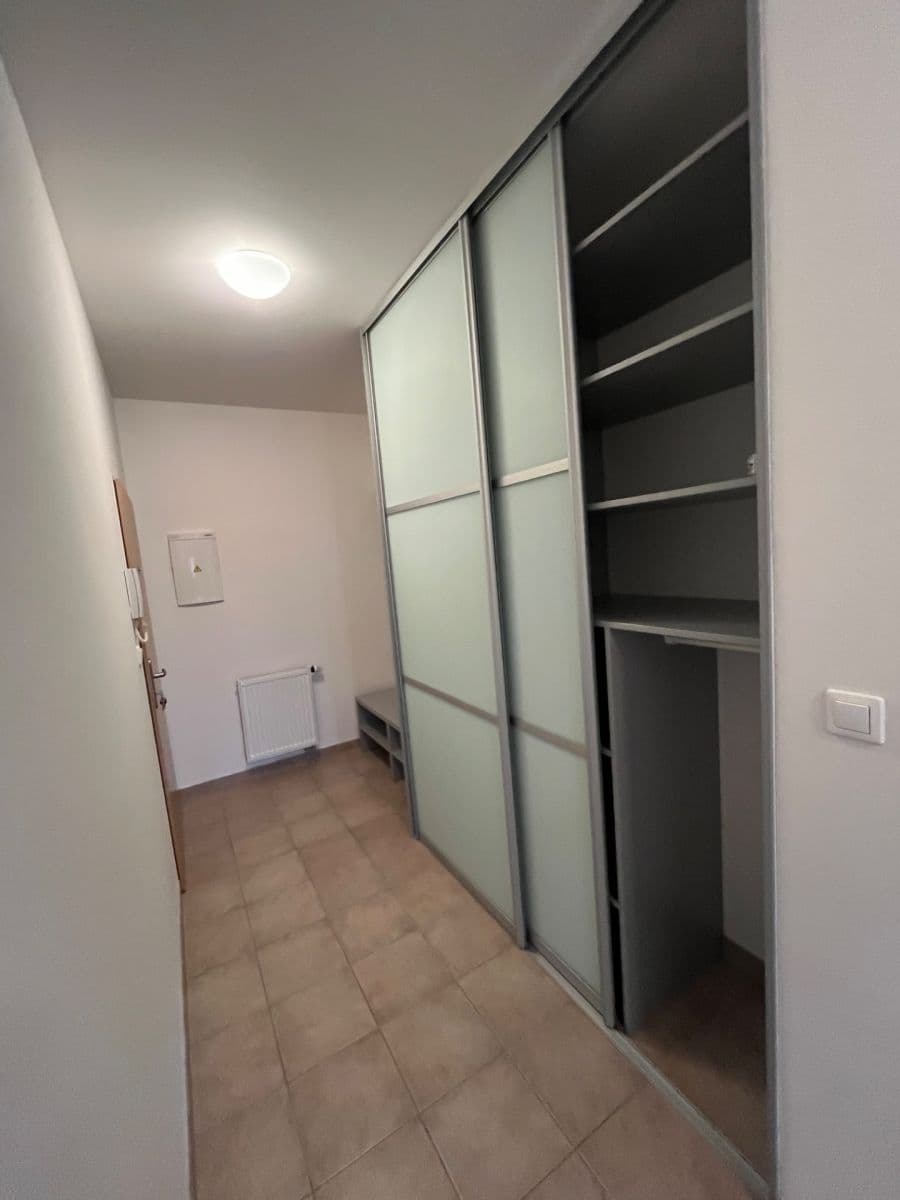 Prenájom bytu 2-izbový 62 m², Podle Náhonu, Praha, Praha Prenájom bytu 2-izbový 62 m², Podle Náhonu, Praha, Praha