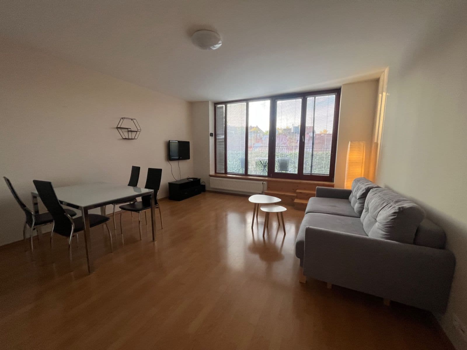 Prenájom bytu 2-izbový 62 m², Podle Náhonu, Praha, Praha Prenájom bytu 2-izbový 62 m², Podle Náhonu, Praha, Praha
