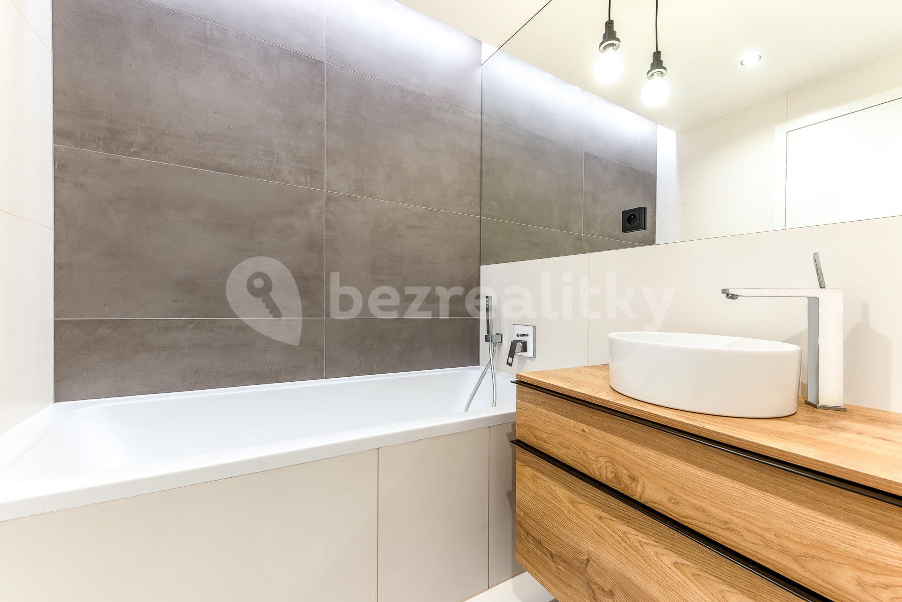 Prenájom bytu 3-izbový 104 m², Grafická, Praha, Praha Prenájom bytu 3-izbový 104 m², Grafická, Praha, Praha