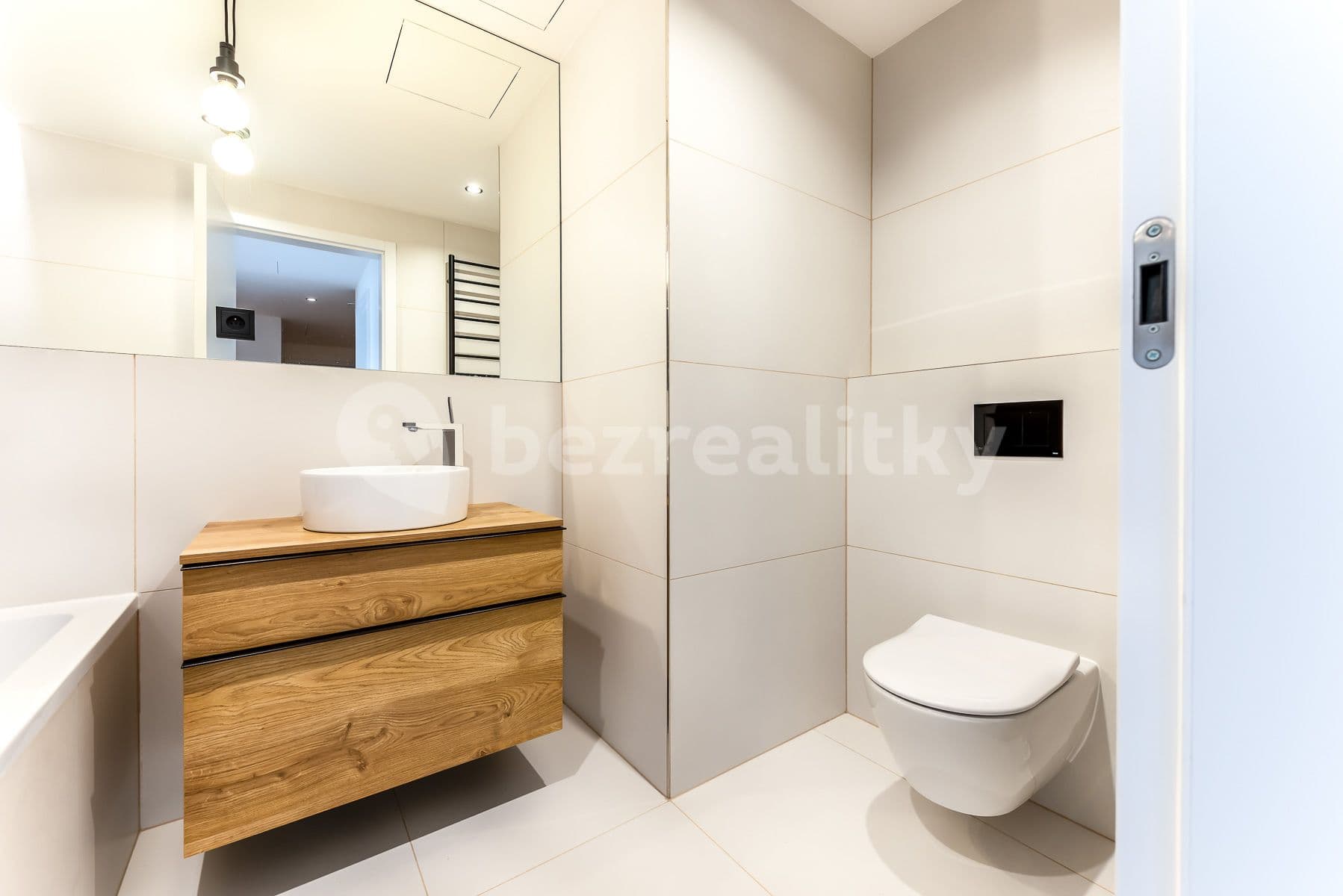 Prenájom bytu 3-izbový 104 m², Grafická, Praha, Praha Prenájom bytu 3-izbový 104 m², Grafická, Praha, Praha