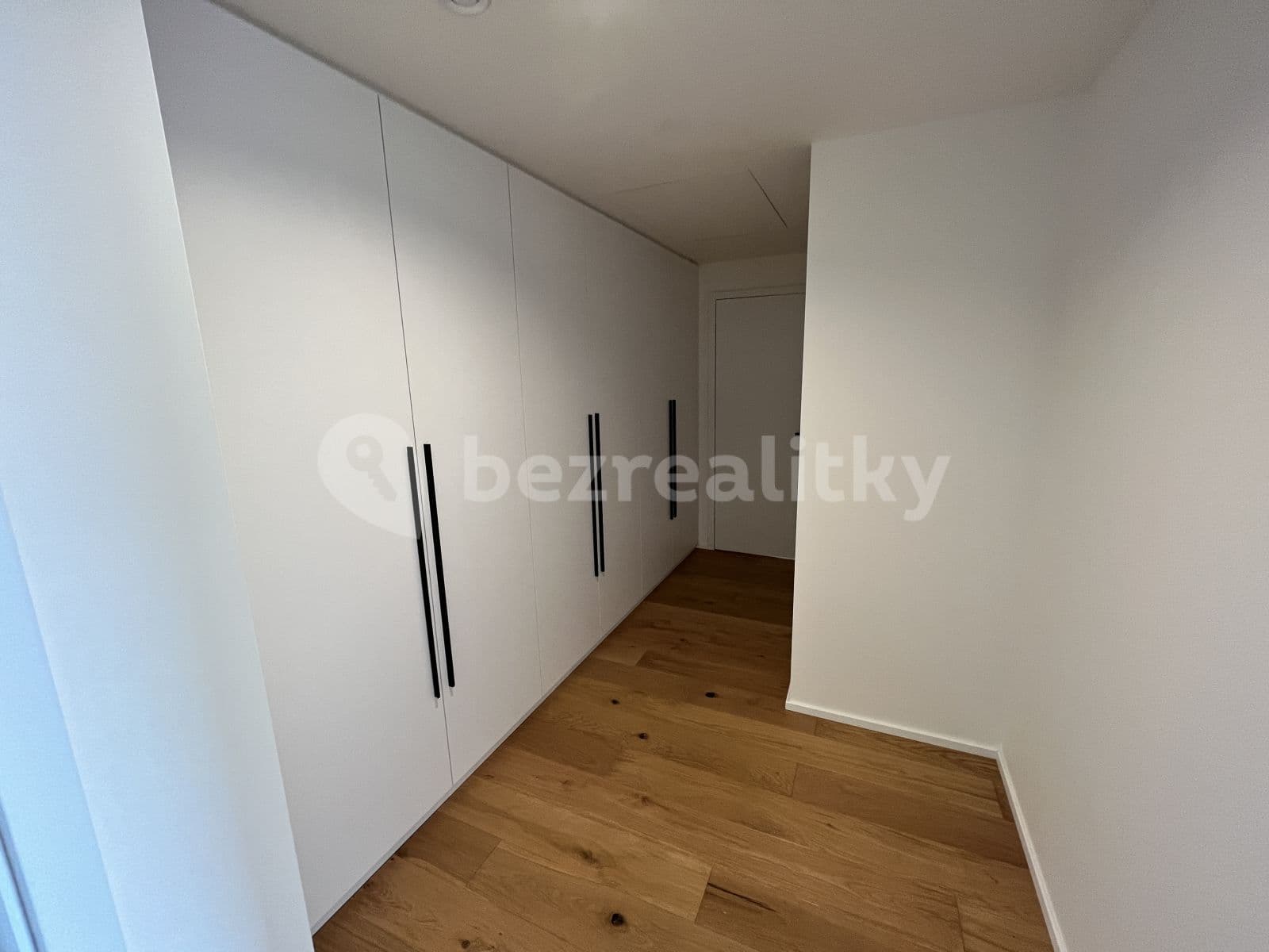 Prenájom bytu 3-izbový 104 m², Grafická, Praha, Praha Prenájom bytu 3-izbový 104 m², Grafická, Praha, Praha