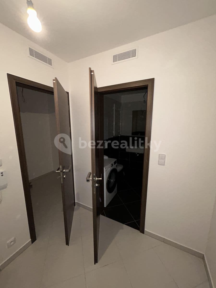 Prenájom bytu 1-izbový 39 m², Ferrariho, Praha, Praha Prenájom bytu 1-izbový 39 m², Ferrariho, Praha, Praha