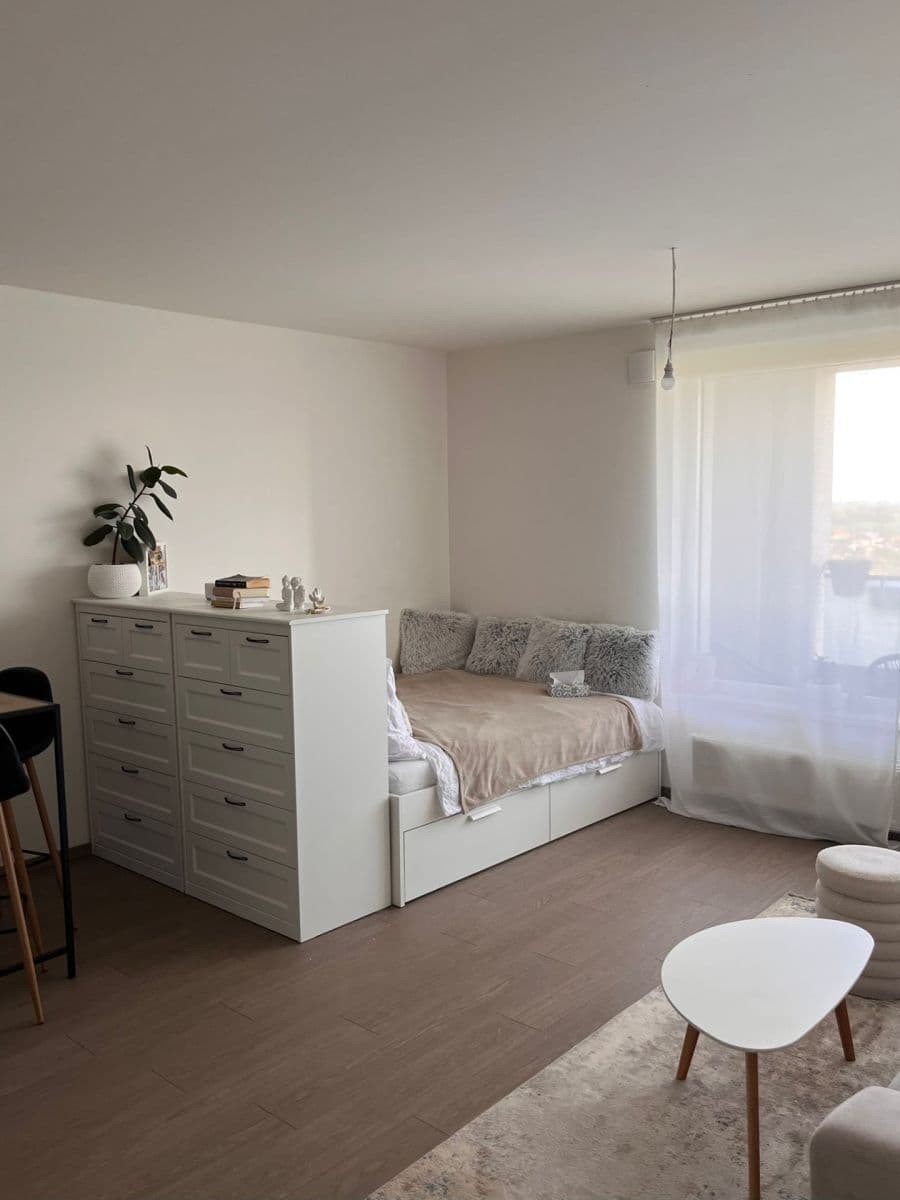 Prenájom bytu 1-izbový 39 m², Ferrariho, Praha, Praha Prenájom bytu 1-izbový 39 m², Ferrariho, Praha, Praha