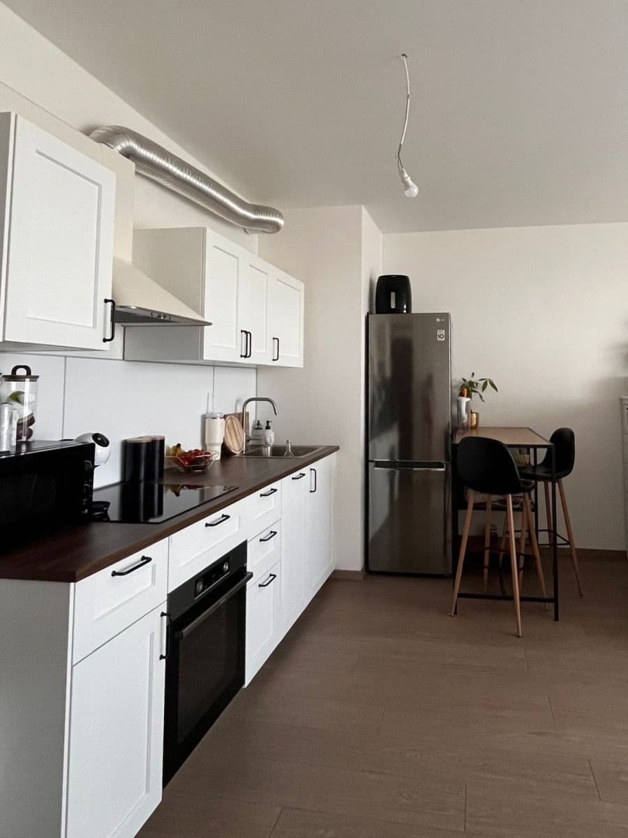 Prenájom bytu 1-izbový 39 m², Ferrariho, Praha, Praha Prenájom bytu 1-izbový 39 m², Ferrariho, Praha, Praha