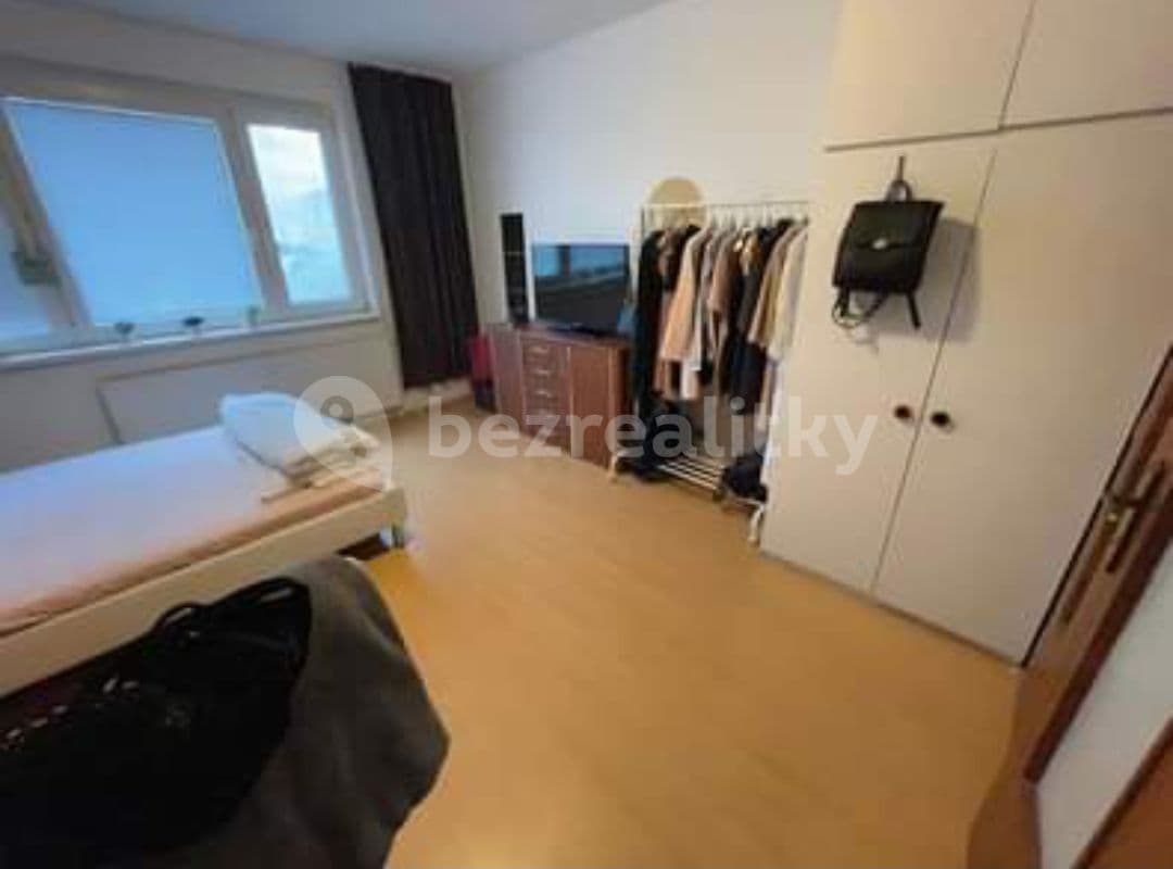 Prenájom bytu 4-izbový 86 m², Röntgenova, Petržalka, Bratislavský kraj
