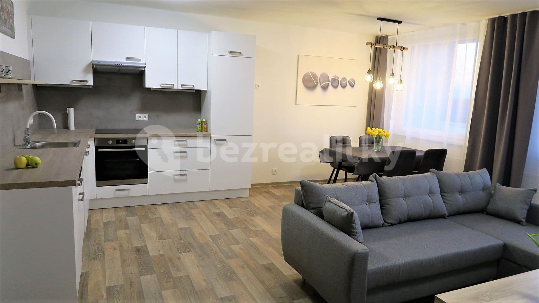 Prenájom bytu 4-izbový 95 m², Doležalova, Praha, Praha Prenájom bytu 4-izbový 95 m², Doležalova, Praha, Praha