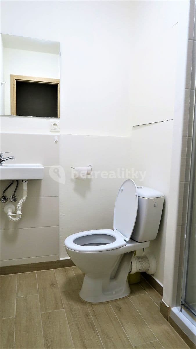 Prenájom bytu 4-izbový 95 m², Doležalova, Praha, Praha Prenájom bytu 4-izbový 95 m², Doležalova, Praha, Praha