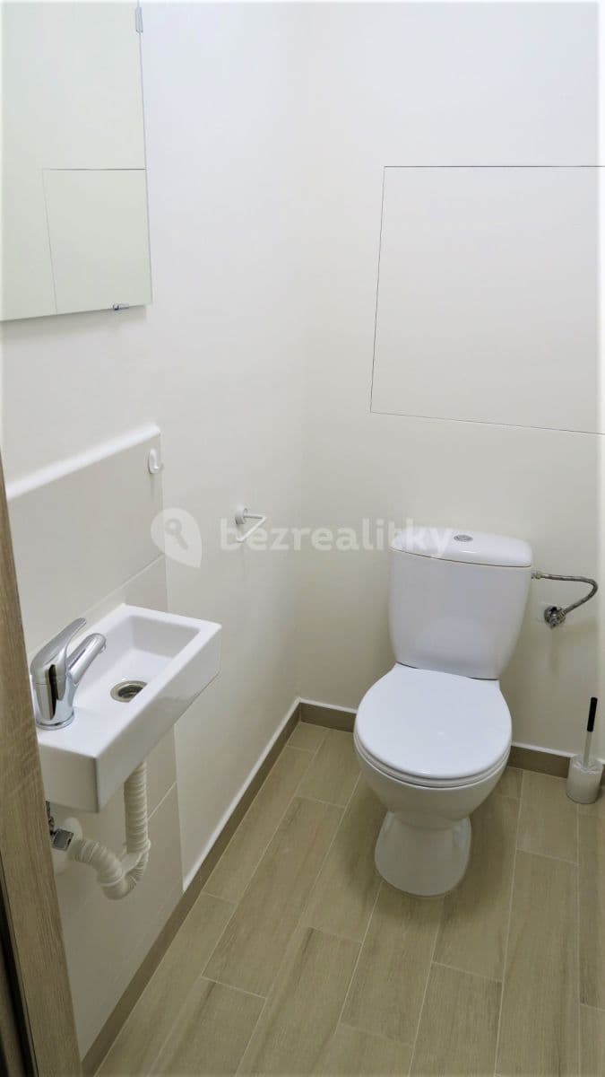 Prenájom bytu 4-izbový 95 m², Doležalova, Praha, Praha Prenájom bytu 4-izbový 95 m², Doležalova, Praha, Praha