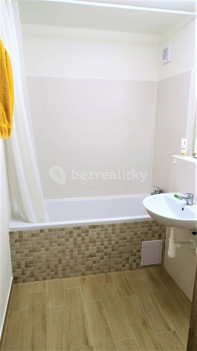 Prenájom bytu 4-izbový 95 m², Doležalova, Praha, Praha Prenájom bytu 4-izbový 95 m², Doležalova, Praha, Praha