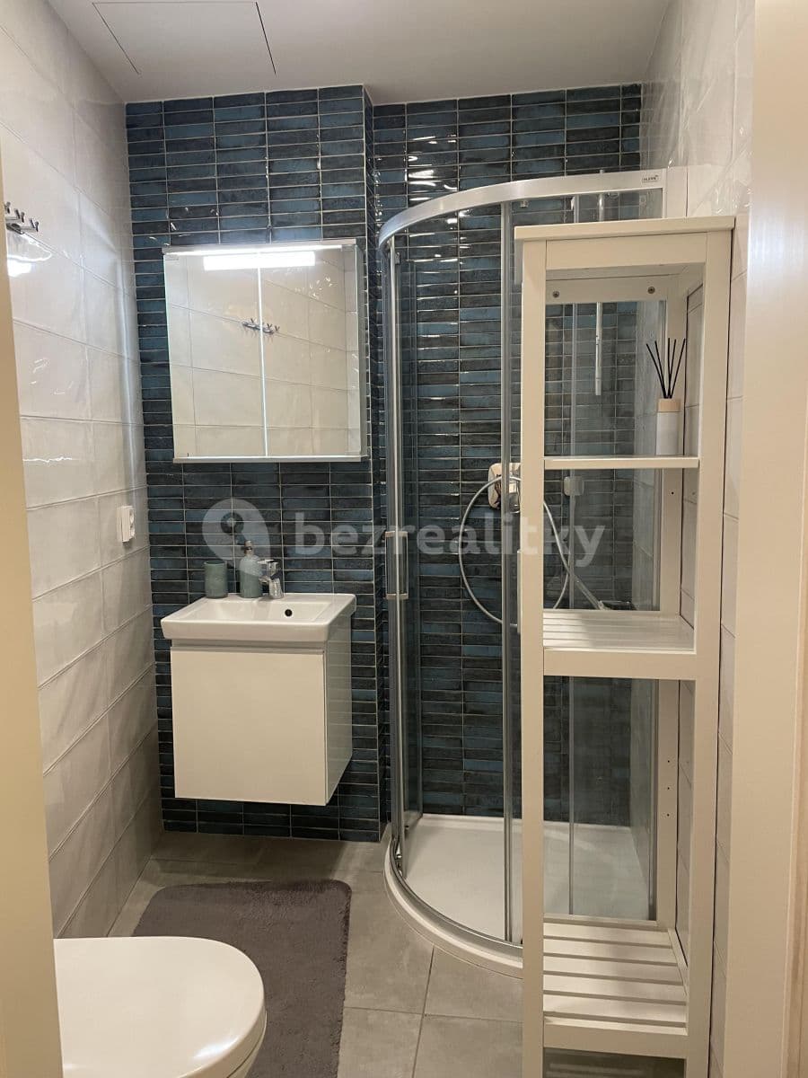 Prenájom bytu 2-izbový 39 m², Černomořská, Praha, Praha Prenájom bytu 2-izbový 39 m², Černomořská, Praha, Praha