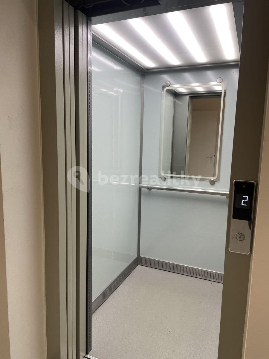 Prenájom bytu 2-izbový 39 m², Černomořská, Praha, Praha Prenájom bytu 2-izbový 39 m², Černomořská, Praha, Praha