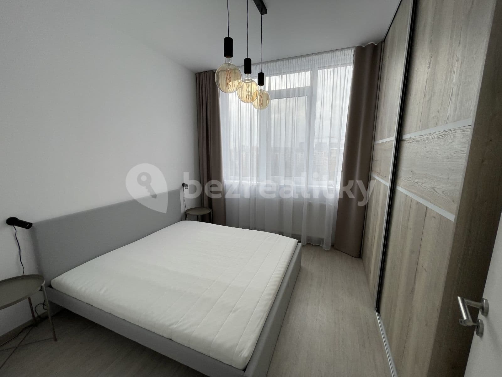 Prenájom bytu 2-izbový 62 m², Tomášikova, Ružinov, Bratislavský kraj Prenájom bytu 2-izbový 62 m², Tomášikova, Ružinov, Bratislavský kraj